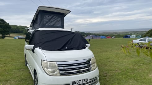 Jiggleypuff – Nissan campervan uit 2007 met 3 slaapplaatsen (klein gezin).