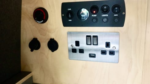Monty – Perfect camper for get-aways great & small (4-berth VW, 2019) 