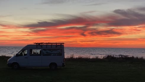 Marcelleke – Super cozy converted Mercedes Sprinter campervan L2H2