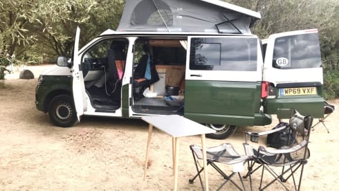 Monty – Perfect camper for get-aways great & small (4-berth VW, 2019) 