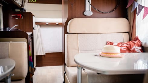 Spacious & comfortable family camper (2013)