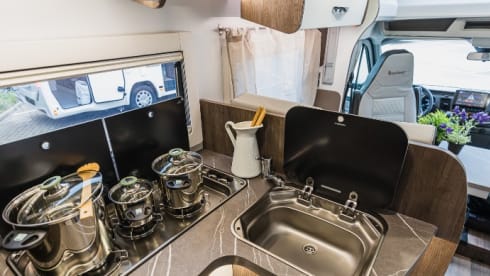 Brand new super equipped Benimar Cocoon 463 automatic