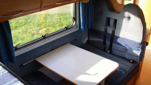 Blucamp Sky 400 - Cozy family camper with 7 places to sleep!