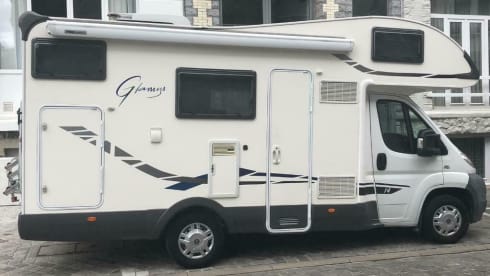 Louis, Camper to Go – Luxurious, spacious and comfortable Mc Louis Glamys 14, air conditioners, bunk beds
