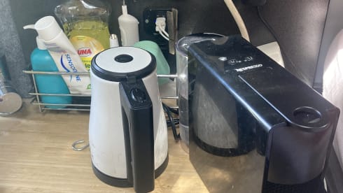 Little Red Devil  – 3p Peugeot bus uit 2020