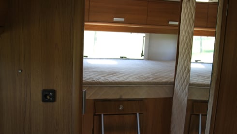 Super Brig 677 TC – Spacious Super Brig 677 TC with 6 beds and XXL garage!