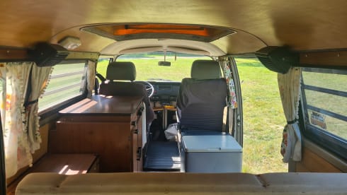 2p Volkswagen campervan uit 1969
