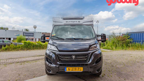 11/20 – 2 berth motorhome with single beds - Automatic