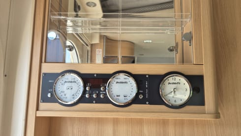 Dethleff camper met inventaris – Dethleff Globe 4 semi-integrated 4 persons