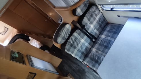 Fantastic, Family Sized Motorhome for Rent - 4 (6) berth