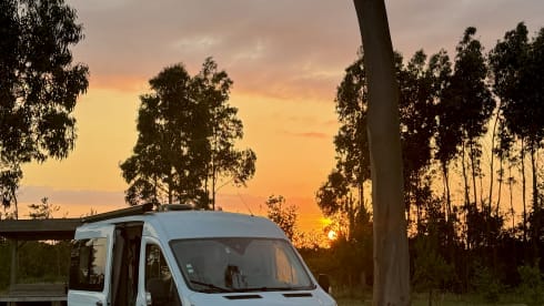 BAYVAN – BAY: Ford Self-Build BUS - Carefree OFF-Grid Kameren