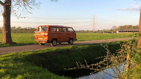 Besje – Cozy 2p Volkswagen T3 bus 'Besje' from 1981