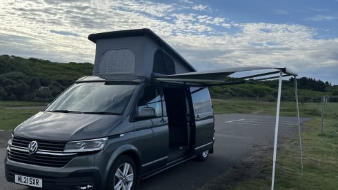 Graycie – 4 berth Volkswagen campervan from 2021