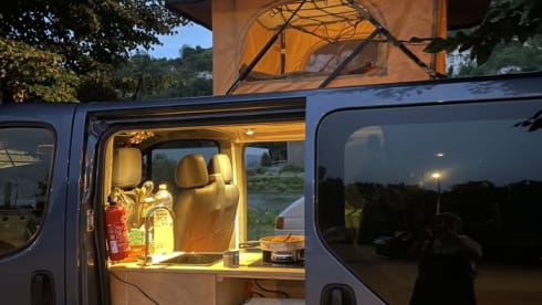 Buffel – 2-person campervan from 2004