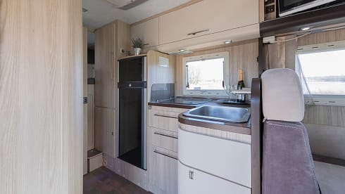 CI Riviera – CI Alcove family camper incl. complete inventory !!