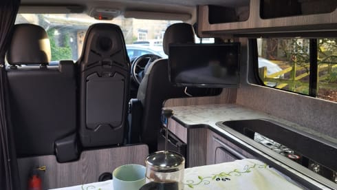 Vaivo – 2 berth Vivaro Campervan