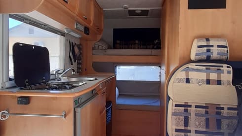 6-seater overcab McLouis Lagan 411