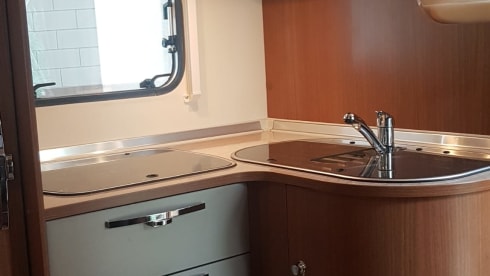 The Rolling palace – 4p Bürstner semi-integrated from 2012