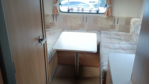 Jeffy – Jeffy – Low-Mileage, Fully Stocked Motorhome, Sleeps 6 Including Insurance!