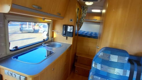 Family camper with XL garage and a cozy sitting area! (6Person)