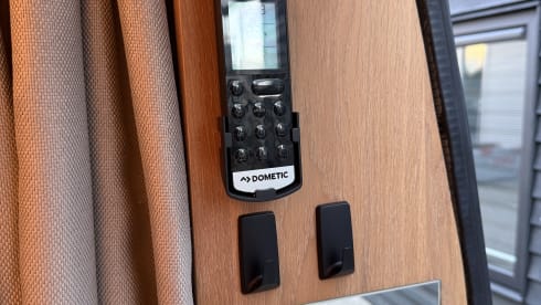 Crazy camper – 2p Mercedes-Benz bus uit 2017