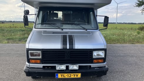 Spacious Peugeot alcove camper