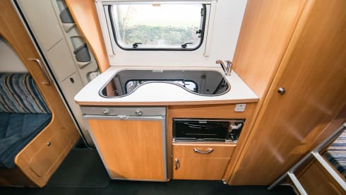 Honey – 6 Berth Spacious Family Motorhome