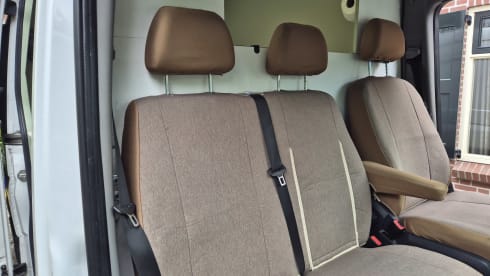 B&Bus – COZY AND COMFORTABLE VW CRAFTER CAMPER VAN