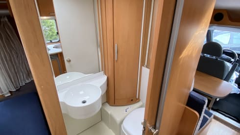 Compact and fully equipped Ford Hymer 522 Campervan