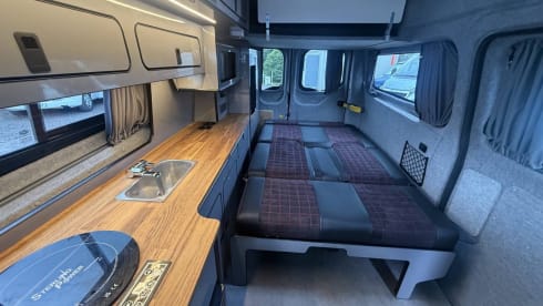 Maisie – ⭐️Luxury off grid Ford campervan⭐️
