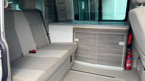 White Cali 2019 – 2019 VW California Campervan - Auto DSG- Sleeps 4
