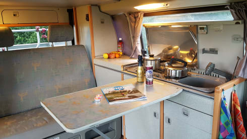 Greenhouse! – Go on an unforgettable road trip with this T4 Westfalia!