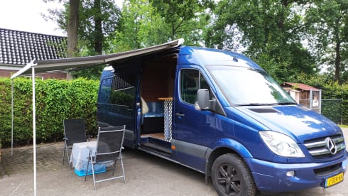 Super Grover  – Cool bus camper with unique interior