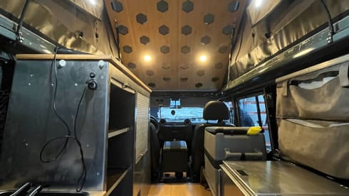 2p Land Rover Defender camper with lifting roof