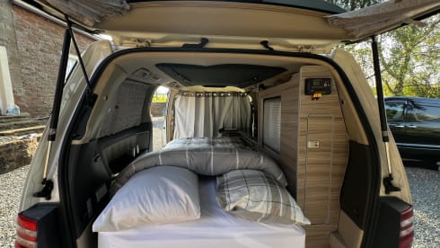 The Borderless Reiver – 3 (+ 1 small child) berth Toyota campervan from 2007