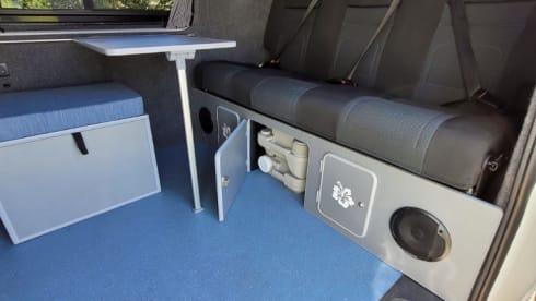 Mowgli – 4 berth VW Camper - Awning, Kitchen Unit & BBQ included