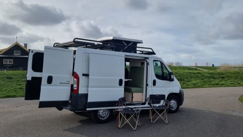 Lux – 2p Peugeot bus uit 2012