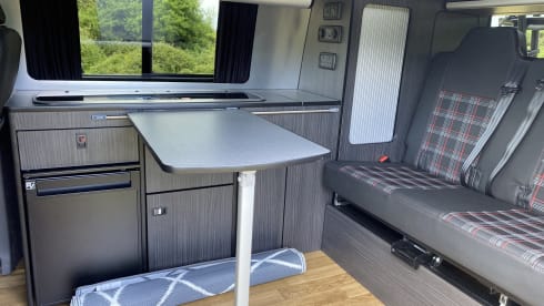 Poppy – 4 berth Volkswagen campervan from 2020