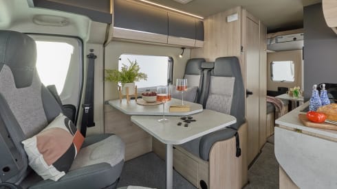 H5 – Auto Trail Expedition 67 Flex - 4 berth Campervan