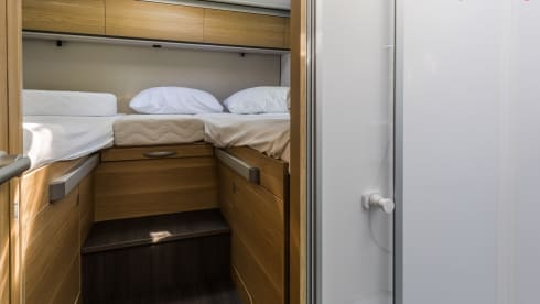 SL670 – 4p Adria Mobil semi-integrated uit 2024