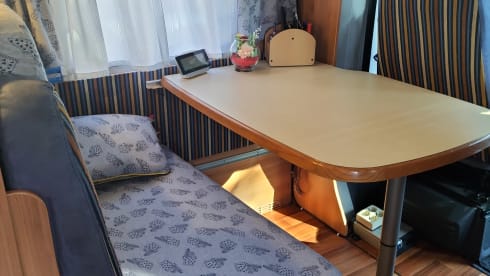 Kievit – 2p Hymer semi-integrated from 2010 (with room for 3rd person)