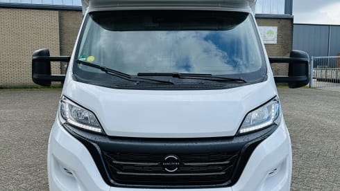 Luxurious and complete Sun Living S 70 SL 4-person family camper
