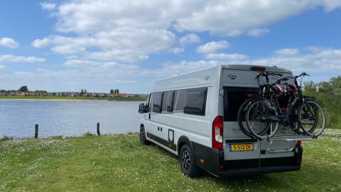 Niks hoeve – 4p Carado bus uit 2021