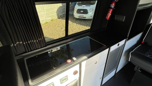 YR71KTO NOMAD LONDON – 4 Berth Nomad Camper LONDON - ROMFORD
