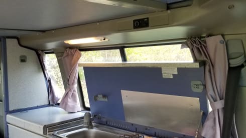 white house! Go on an unforgettable road trip with this T4 Westfalia!