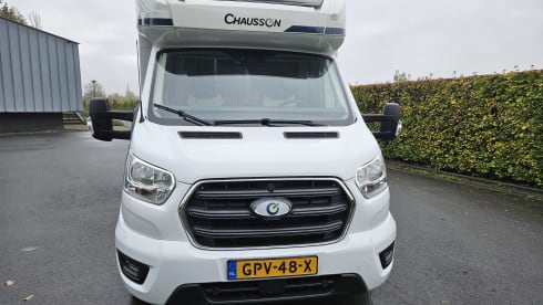 GPV48X – Luxury Modern 4 pers Sunlight T67 with length bed | Km free! 