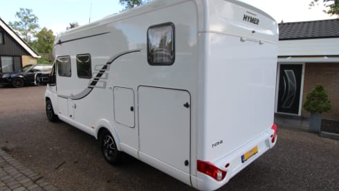 Luxe 4-Persoons Camper – Comfortabel & Zorgeloos Op Avontuur!  – 4p Fiat semi-integrated uit 2019