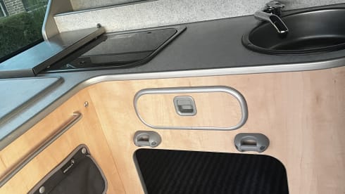 4p Ford campervan uit 2003
