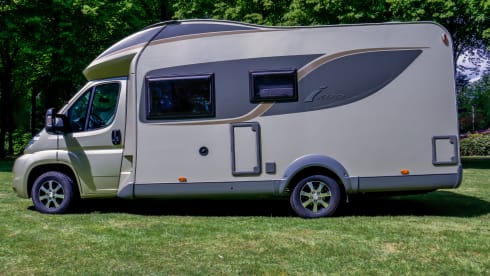 4p Bürstner ixeo 664 half integraal 2013 /airco/cruisecontrol/Hefbed