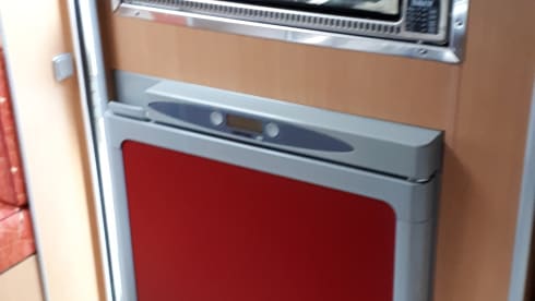 4 berth fixed bed motorhome